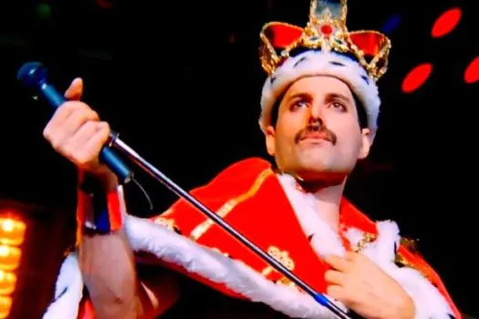 Brasileiro gasta R$ 3 milhões para arrematar itens pessoais de Freddie Mercury