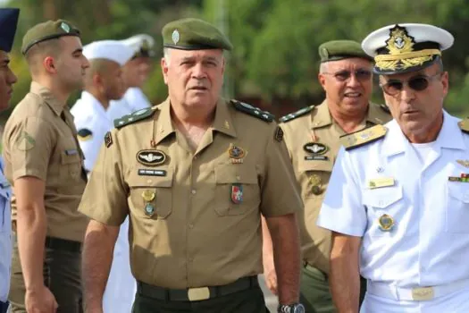 Em nota, Exército diz que o general Freire Gomes não tem perfil nas redes sociais