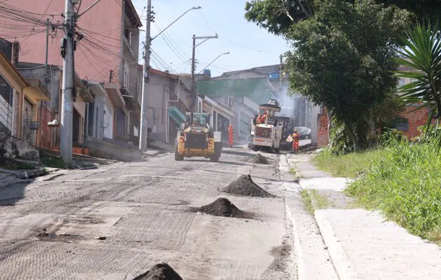 Programa de recapeamento da Prefeitura de Mauá inicia nova etapa no Jardim Zaíra