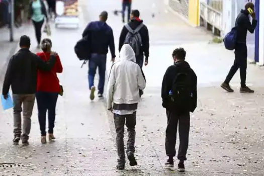 Cidade de São Paulo tem manhã com muitas nuvens e sensação de frio