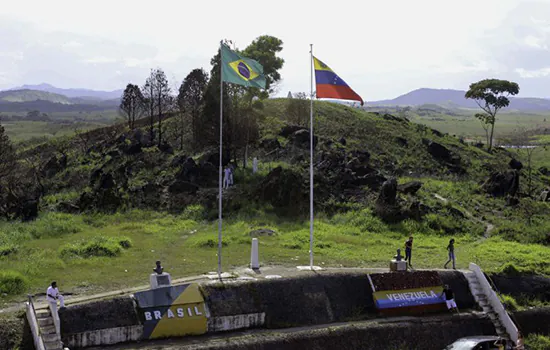 Fronteira terrestre com Brasil ficará fechada a partir das 20h