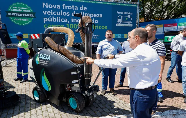 São Caetano apresenta nova frota de Limpeza Pública com seis veículos elétricos