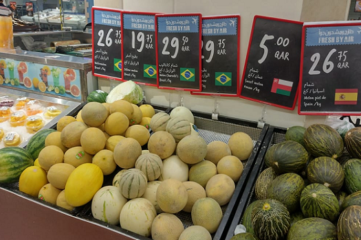 Em clima de Copa, frutas brasileiras atraem catarianos