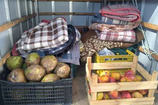 Fundo Social de Ribeirão Pires entrega 50 cobertores e 600 kg de alimentos