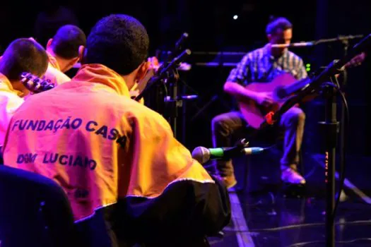 Jovens da Fundação CASA homenageiam em festival de música artistas imortalizados