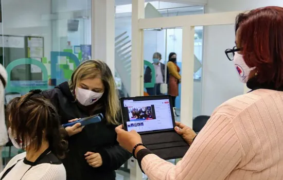 Tecnologia aproxima alunos e professores na Fundação Florestan Fernandes