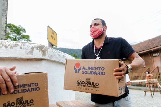 FSS de Santo André distribui cestas básicas e máscaras em Paranapiacaba