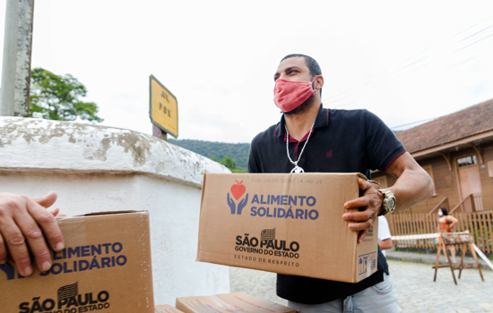 FSS de Santo André distribui cestas básicas e máscaras em Paranapiacaba