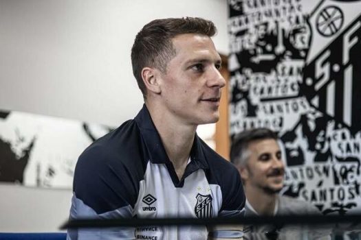 Furch aparece no BID e pode estrear pelo Santos contra o Fluminense