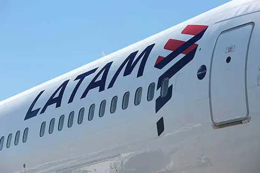 Avião da Latam retorna ao aeroporto de Brasília após colisão com pássaro