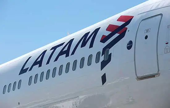 Avião da Latam retorna ao aeroporto de Brasília após colisão com pássaro