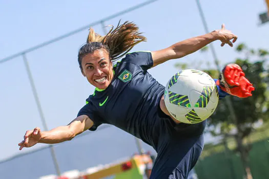 Rio 2016 começa com futebol feminino; Brasil estreia em busca do ouro