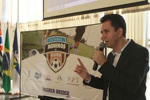 Santo André lança projeto social de futebol bilíngue