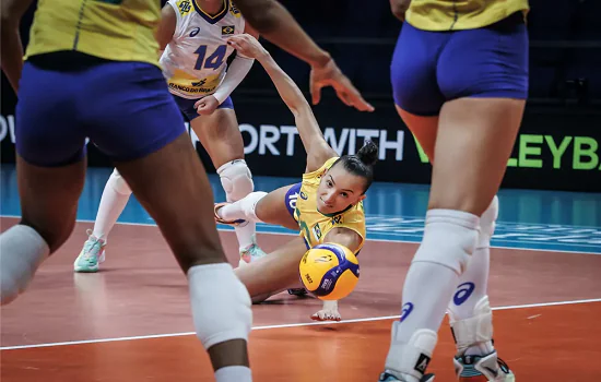 Seleção feminina joga mal contra o Japão e perde a 1ª no Mundial de Vôlei