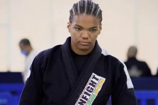 Jovem brasileira se torna primeira atleta da história a ganhar tríade mundial no Jiu Jitsu