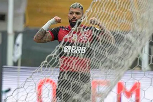 Gabigol festeja aniversário com gol da vitória do Flamengo sobre o Santos