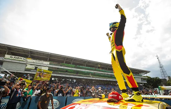 Gabriel Casagrande conquista título com atuação exemplar na Super Final da Stock Car