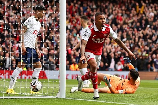 Gabriel Jesus decide clássico com Tottenham e Arsenal se mantém na liderança