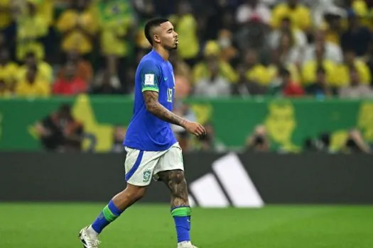 Gabriel Jesus opera joelho direito após ser cortado da seleção