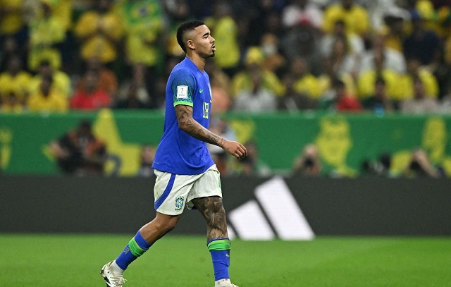 Gabriel Jesus opera joelho direito após ser cortado da seleção