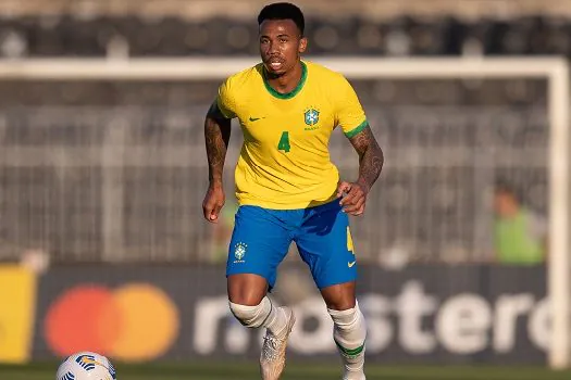 Gabriel Magalhães ganha 1ª chance na seleção principal com corte de Veríssimo