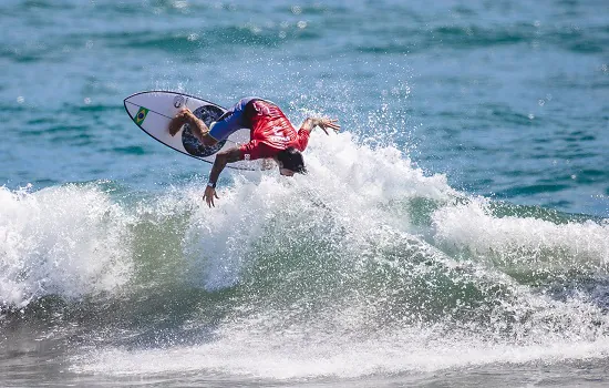 Medina e Italo avançam às semifinais do surfe e Brasil já garante uma medalha