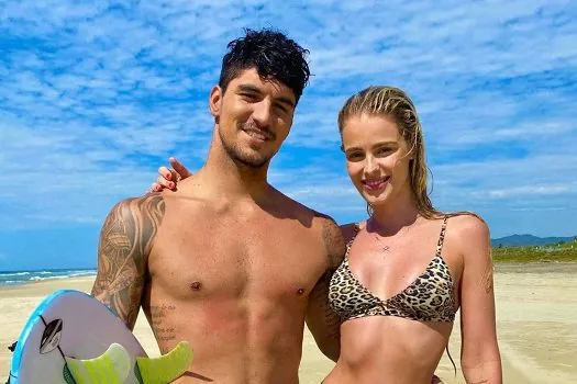 Campeão mundial de surfe, Medina termina casamento com Yasmin Brunet, diz site