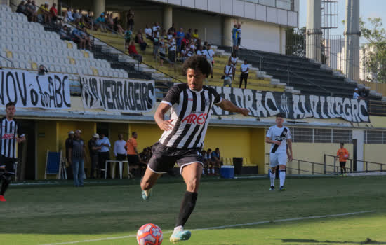 Gabriel Souza pede sequência de vitórias para buscar liderança