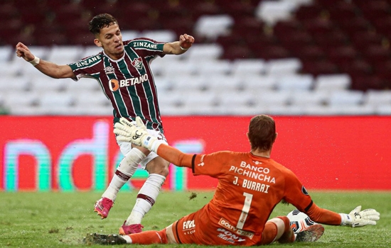 Lesão muscular tira Gabriel Teixeira de decisão do Fluminense na Libertadores