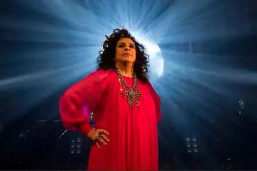 Gal Costa realiza live de aniversário, mas presente é dos fãs