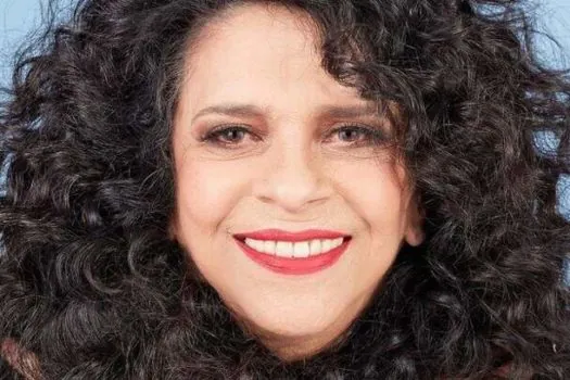 Gal Costa: túmulo finalmente ganha placa com o nome da cantora