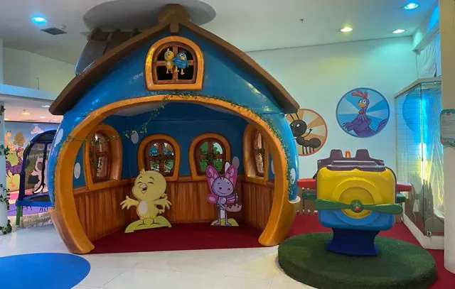 Galinha Pintadinha é tema de atração infantil no West Plaza