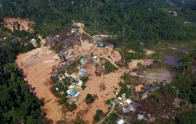 Garimpeiros ilegais estão sendo retirados de Roraima