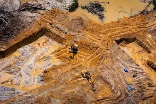 PF começa a retirar garimpeiros de terras Yanomami em Roraima