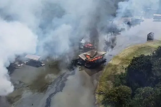 PF queima 302 balsas de garimpo no Rio Madeira, no Amazonas