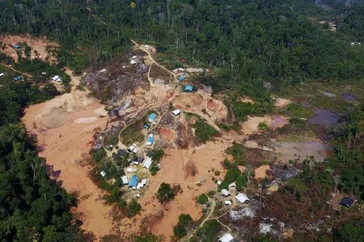 Leis frágeis ajudam expansão de garimpo ilegal na Amazônia, diz dossiê