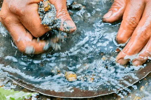 Mercúrio de garimpo ilegal contamina índios, diz pesquisa