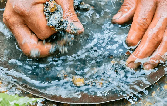 Mercúrio de garimpo ilegal contamina índios