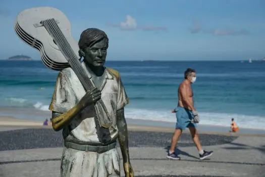 ‘Garota de Ipanema’ mantém posto de música brasileira mais gravada_x000D_