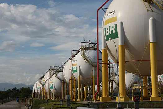 Petrobras anuncia aumento de 39% no gás natural para distribuidoras