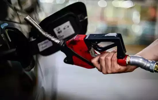 Defasagem da gasolina salta para 13% após 82 dias sem reajuste