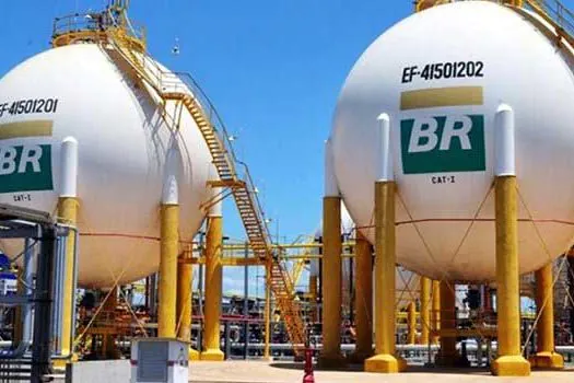 Petrobras eleva preço do diesel em 2,5% nas refinarias