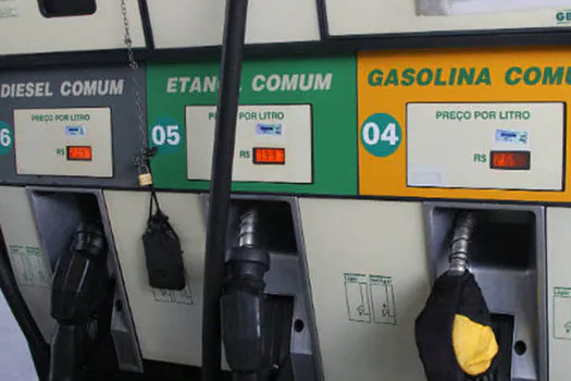 Preço médio da gasolina nas refinarias tem reajuste de 4%