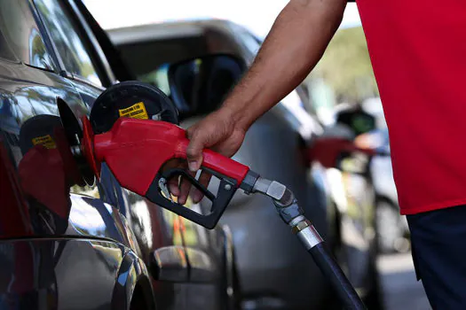 Etanol segue competitivo com gasolina em cinco Estados brasileiros, diz ANP