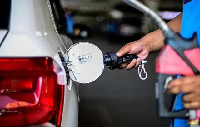 Falta combustível em São Sebastião e postos que têm gasolina racionam estoques