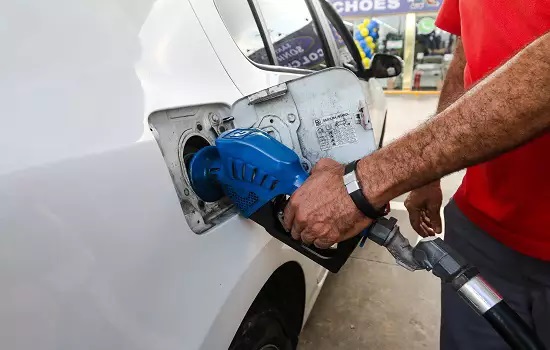 Petrobras reduz gasolina em R$ 0