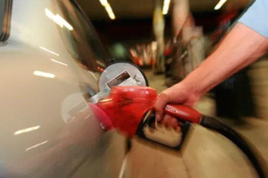 Gasolina recua em 22 Estados e no DF, diz ANP; preço médio cai 0 76% no País