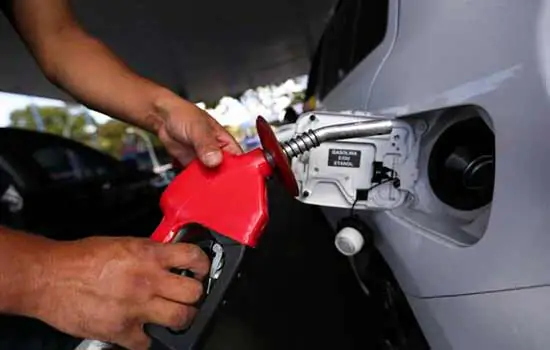 Petrobrás confirma queda de 3% para a gasolina e para o Diesel a partir de amanhã