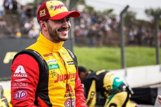 Gabriel Casagrande celebra vitória na Stock Car e exalta carro ‘sensacional’