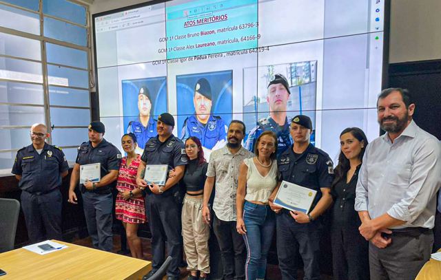 GCMs que prenderam dois por roubo de motos e celulares são homenageados